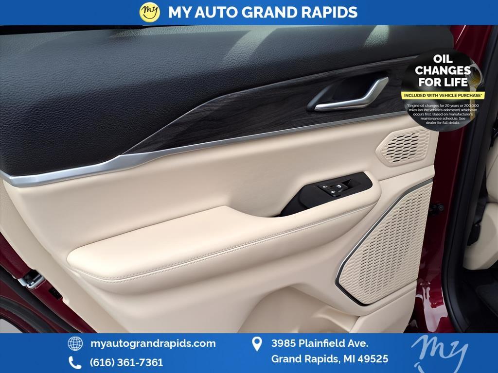 used 2022 Jeep Grand Cherokee car, priced at $29,481