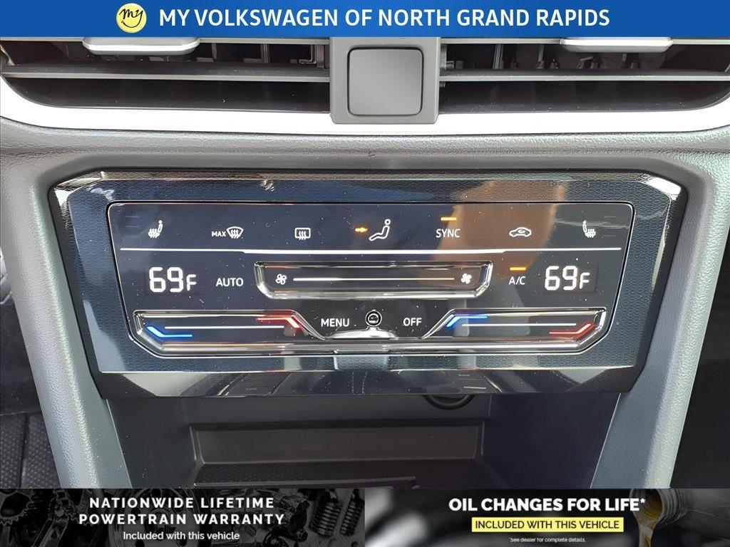 new 2025 Volkswagen Taos car