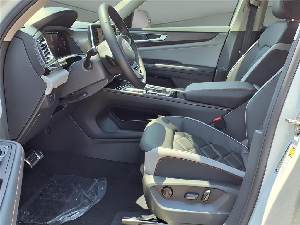 new 2025 Volkswagen Atlas car, priced at $46,308