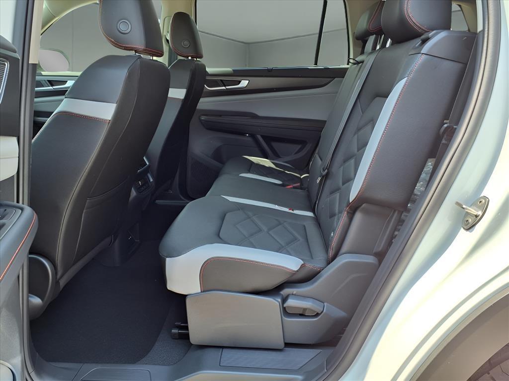 new 2025 Volkswagen Atlas car, priced at $46,308
