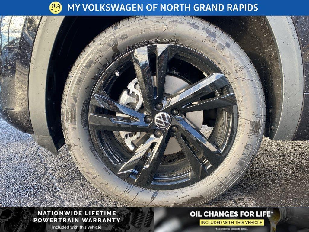 new 2026 Volkswagen Atlas Cross Sport car, priced at $52,421