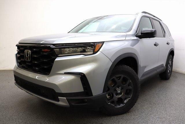 new 2025 Honda Pilot car, priced at $48,247
