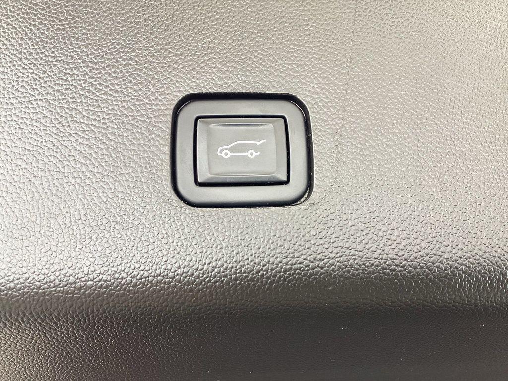 used 2023 Chevrolet Traverse car, priced at $28,967