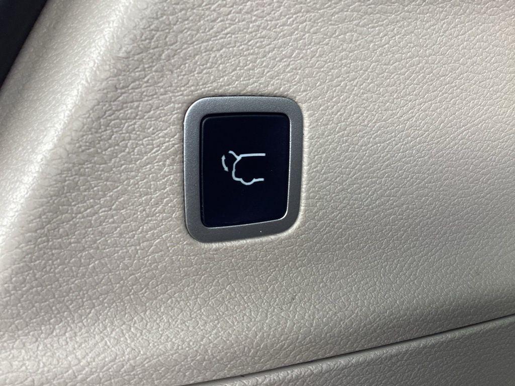 used 2024 Chrysler Pacifica car, priced at $29,961