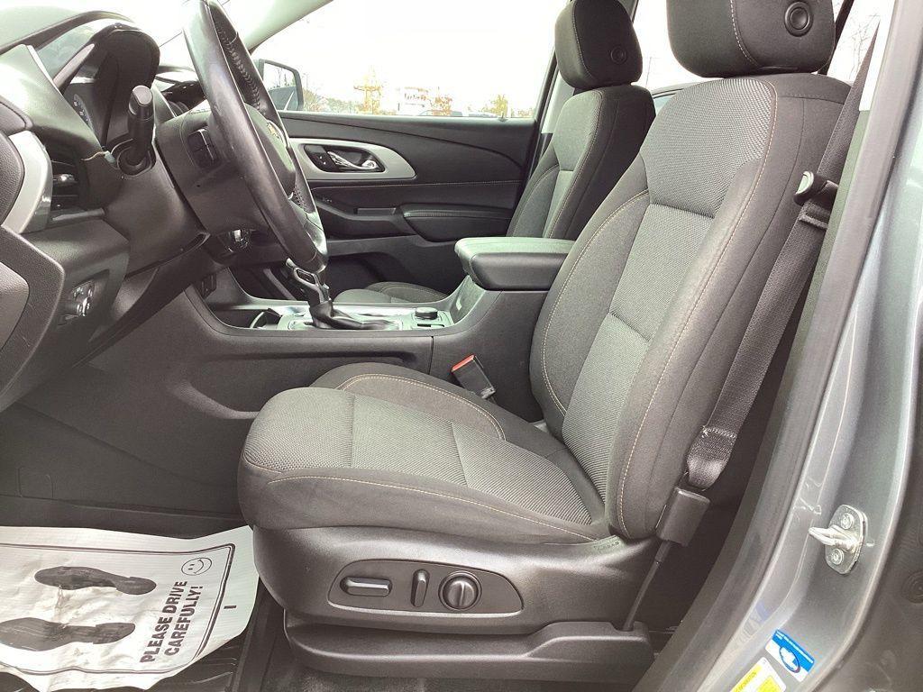 used 2021 Chevrolet Traverse car, priced at $27,506