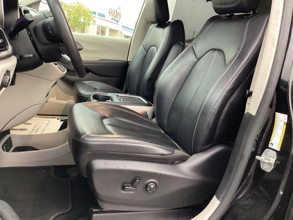 used 2023 Chrysler Pacifica car, priced at $21,551