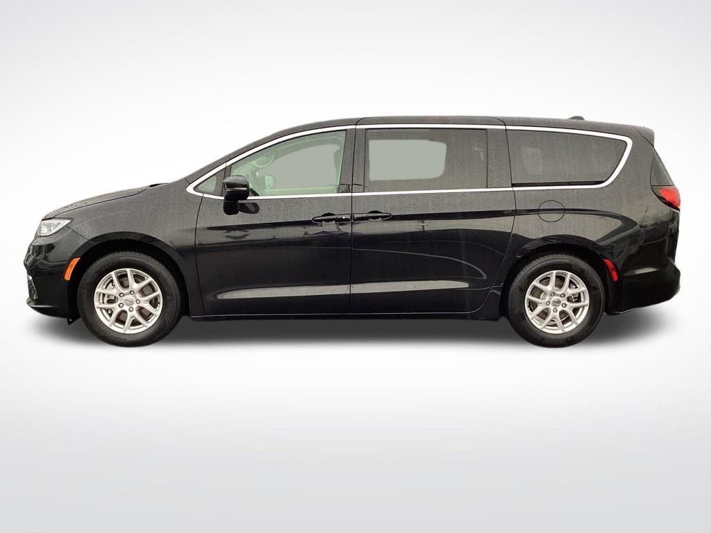 used 2023 Chrysler Pacifica car, priced at $21,551