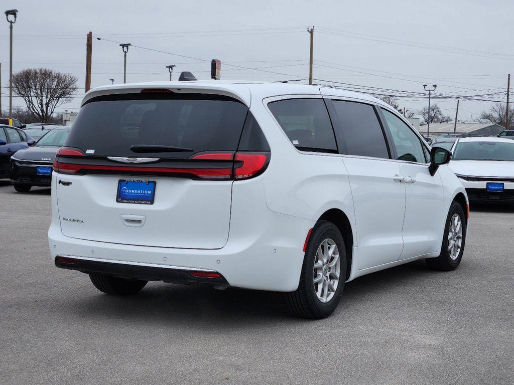 new 2024 Chrysler Pacifica car, priced at $38,460