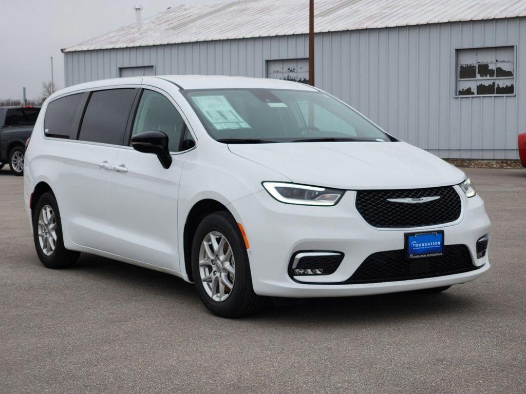 new 2024 Chrysler Pacifica car, priced at $38,460