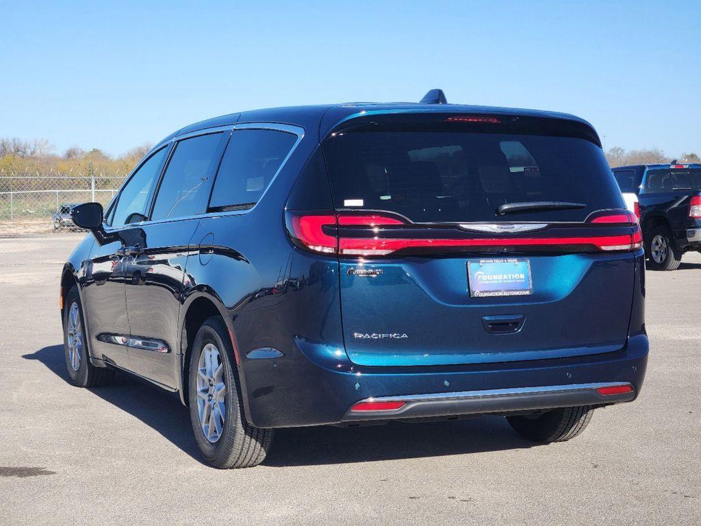 new 2025 Chrysler Pacifica car, priced at $42,920