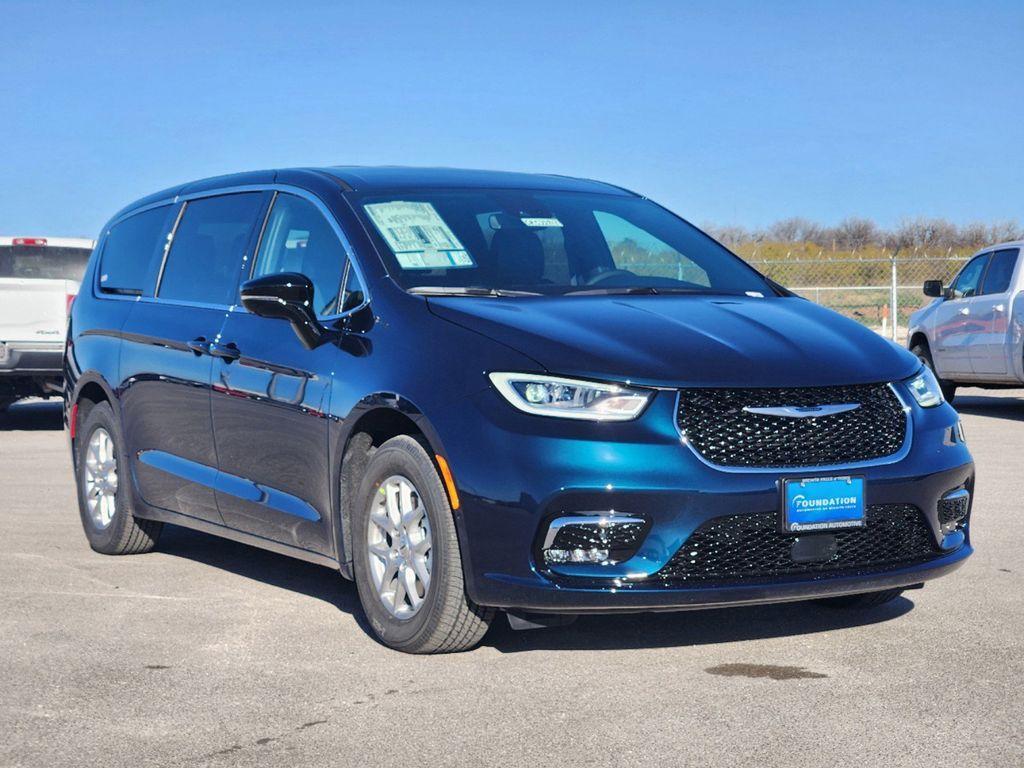 new 2025 Chrysler Pacifica car, priced at $42,920