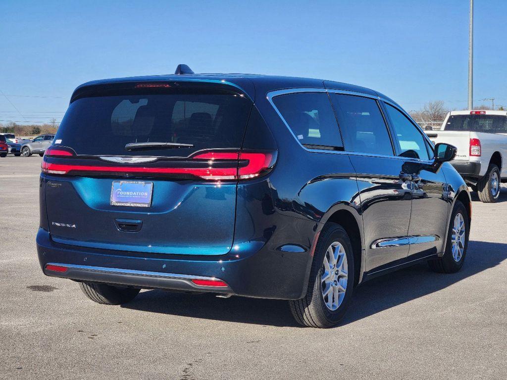 new 2025 Chrysler Pacifica car, priced at $42,920