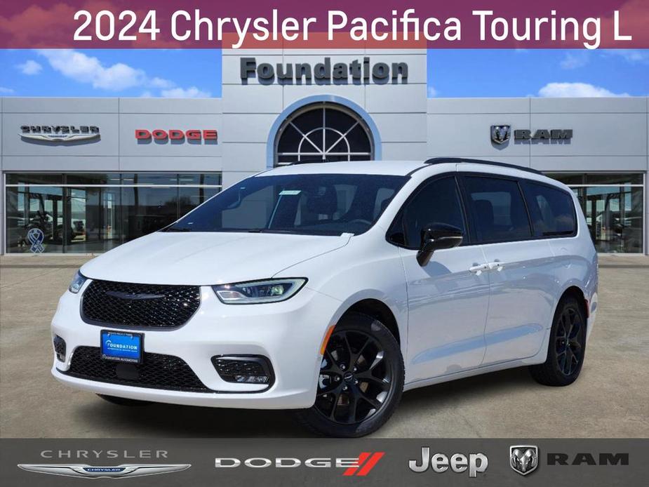 new 2024 Chrysler Pacifica car, priced at $45,396