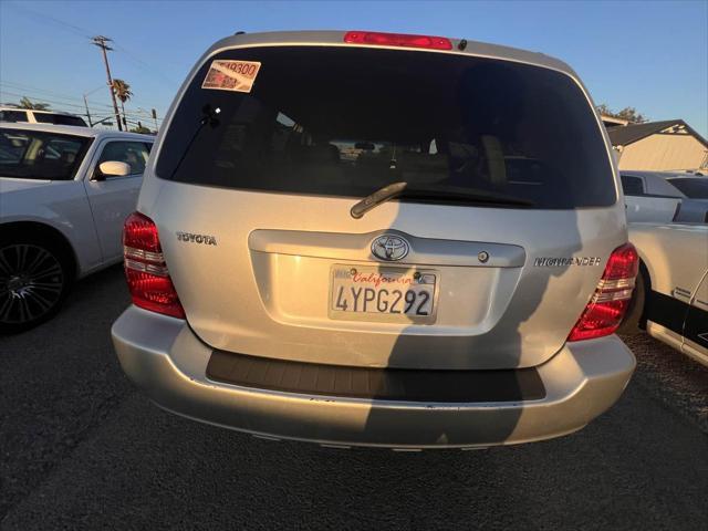 used 2002 Toyota Highlander car, priced at $4,500