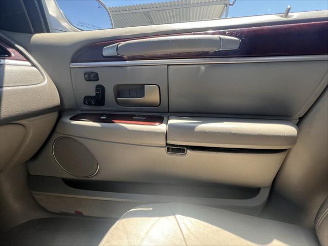 used 2005 Lincoln Town Car car, priced at $3,999