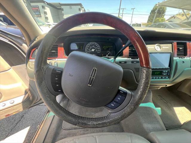 used 2005 Lincoln Town Car car, priced at $3,999