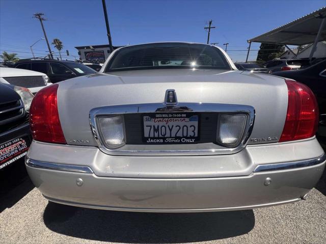 used 2005 Lincoln Town Car car, priced at $3,999