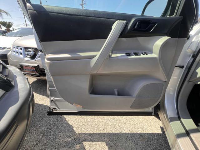 used 2013 Toyota Highlander car, priced at $9,950