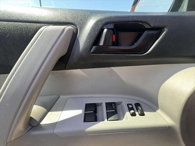 used 2013 Toyota Highlander car, priced at $9,950