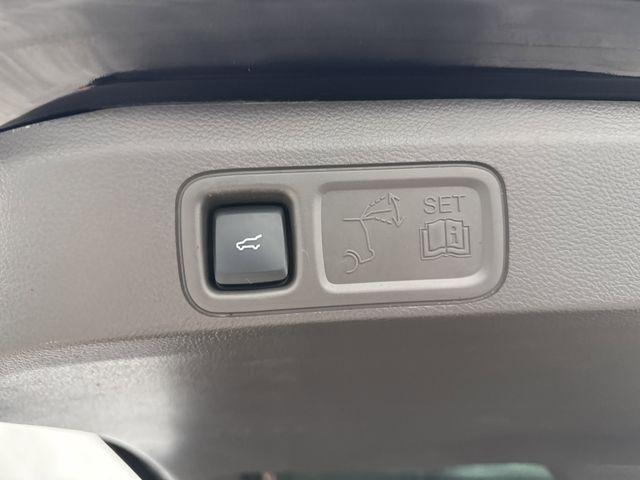 used 2024 Lincoln Navigator car, priced at $71,990