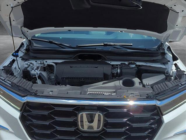 new 2025 Honda Pilot car, priced at $50,531