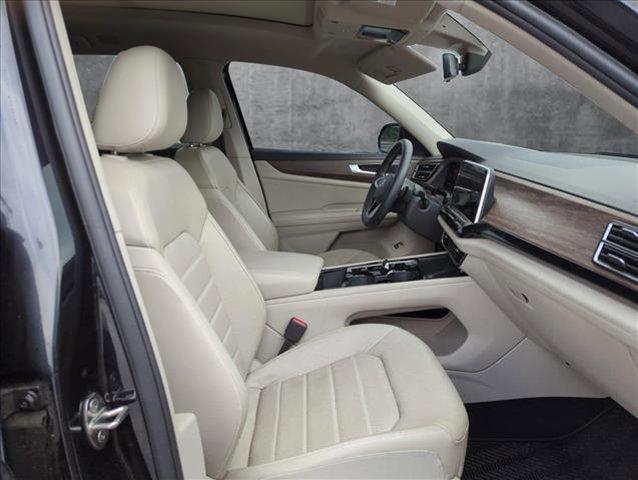 used 2024 Volkswagen Atlas car, priced at $35,552