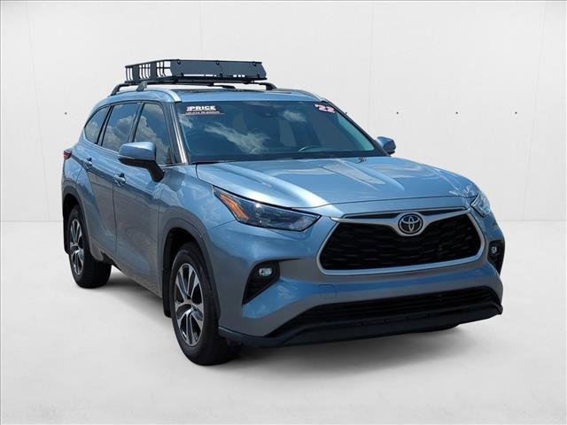 used 2022 Toyota Highlander car, priced at $34,877