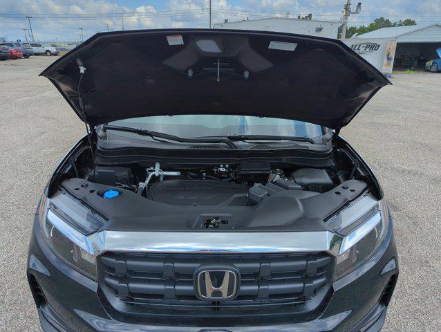 new 2025 Honda Ridgeline car, priced at $41,765
