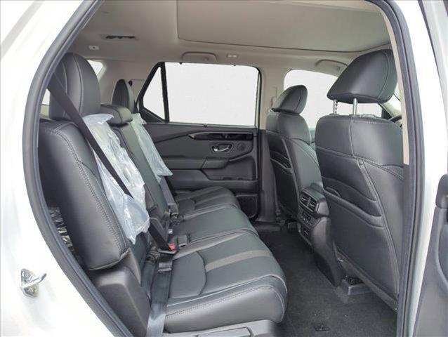 new 2025 Honda Pilot car, priced at $47,182