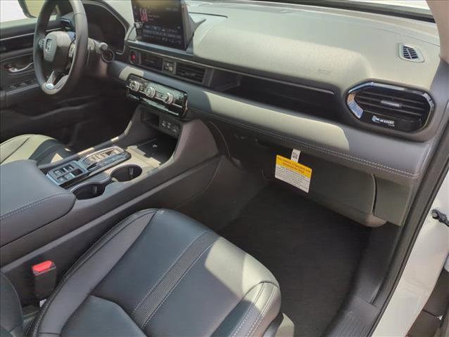 new 2025 Honda Pilot car, priced at $47,182