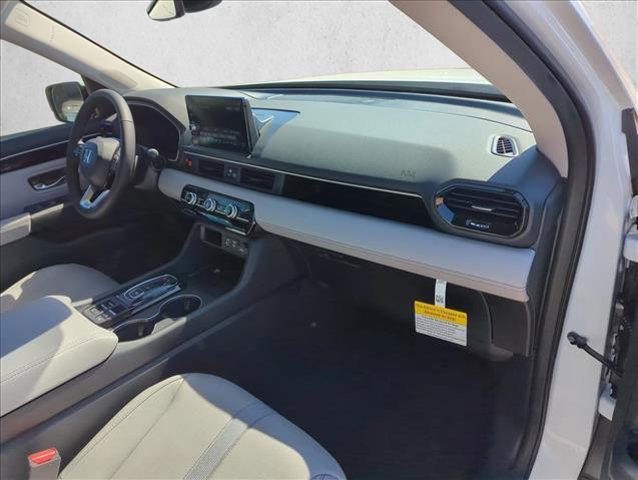 new 2025 Honda Pilot car, priced at $45,242