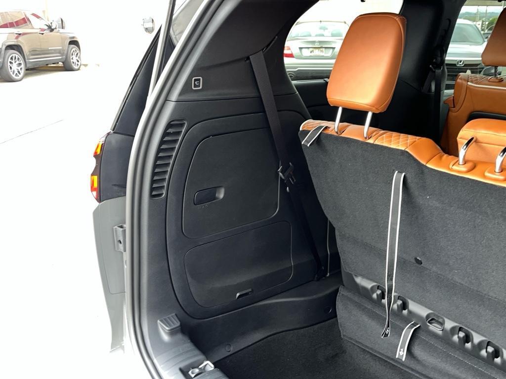 new 2025 Chrysler Pacifica Hybrid car, priced at $48,114
