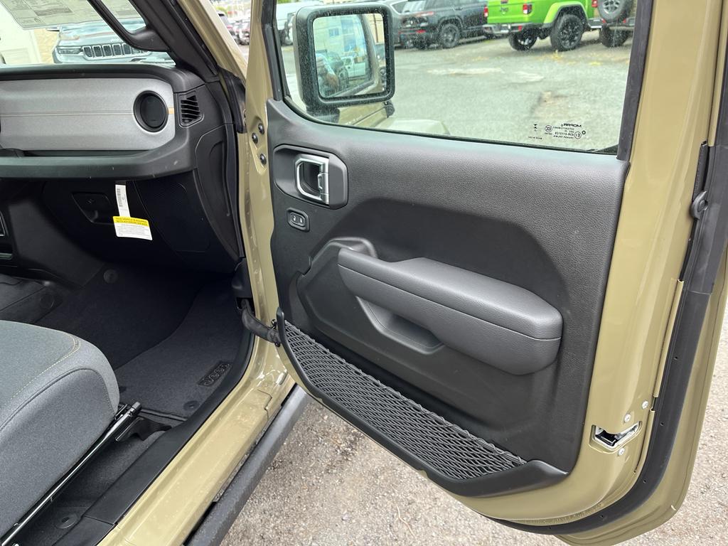 new 2025 Jeep Gladiator car, priced at $44,485