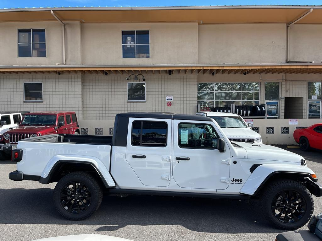 new 2025 Jeep Gladiator car, priced at $43,890