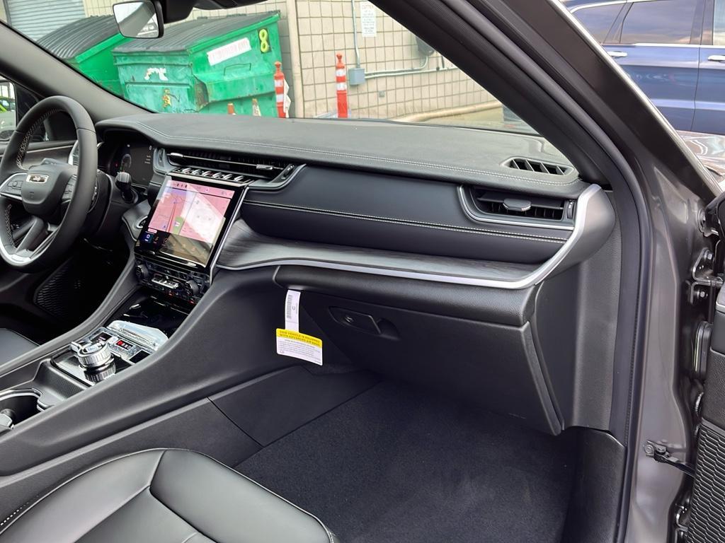 new 2025 Jeep Grand Cherokee car, priced at $47,044