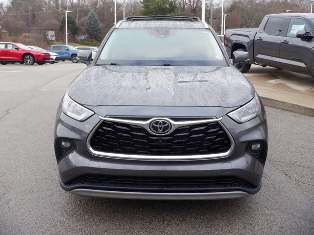 used 2022 Toyota Highlander car, priced at $36,990