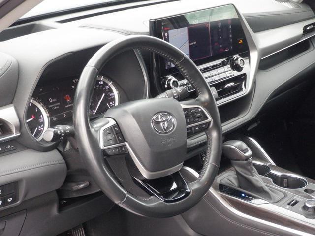 used 2022 Toyota Highlander car, priced at $36,990