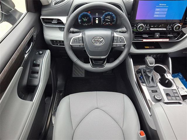 new 2025 Toyota Highlander car, priced at $55,253