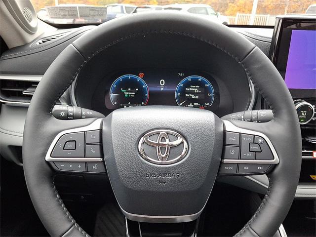 new 2025 Toyota Highlander car, priced at $55,253