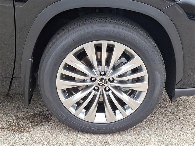 new 2025 Toyota Highlander car, priced at $55,253