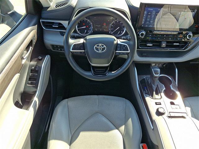 used 2022 Toyota Highlander car, priced at $38,990