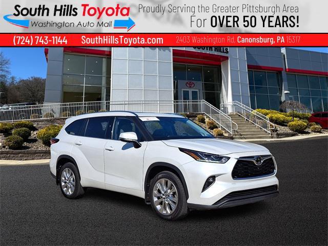 used 2022 Toyota Highlander car, priced at $38,990