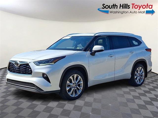used 2022 Toyota Highlander car, priced at $38,990