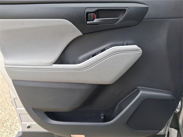 used 2021 Toyota Highlander Hybrid car, priced at $27,990