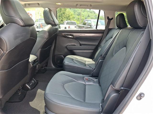 used 2022 Toyota Highlander Hybrid car, priced at $43,890