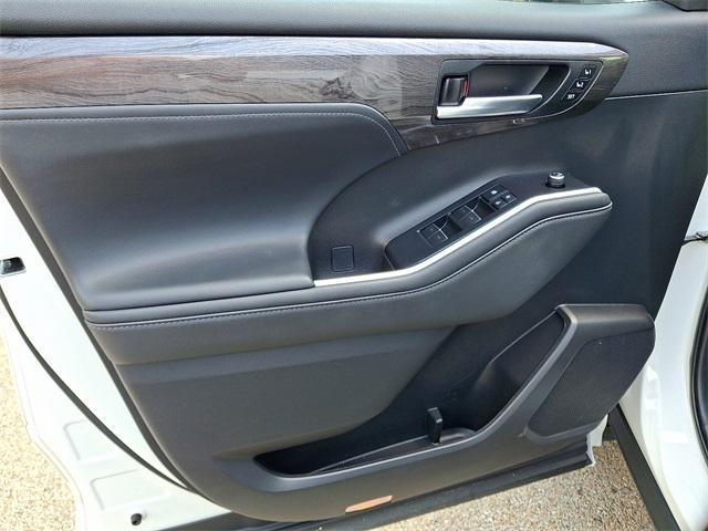 used 2022 Toyota Highlander Hybrid car, priced at $43,890