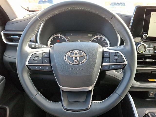 used 2024 Toyota Highlander car, priced at $42,990