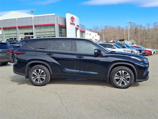 used 2024 Toyota Highlander car, priced at $42,990