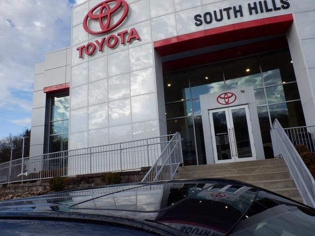 used 2022 Toyota Highlander car, priced at $36,990