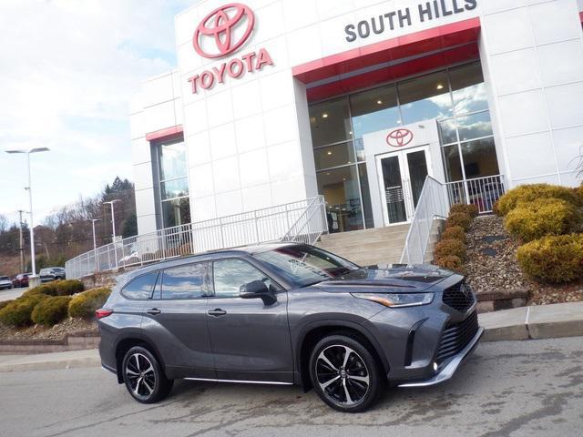 used 2022 Toyota Highlander car, priced at $36,990